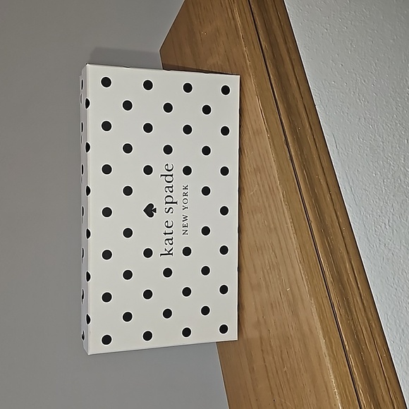 Kate Spade Clutch Card Holder with Gift Bag - Picture 11 of 11